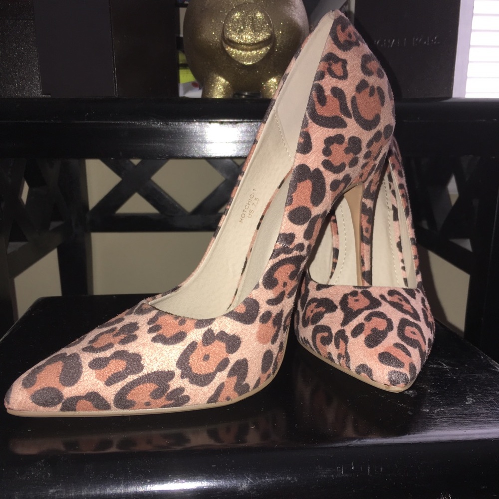 HOTT Leopard Pumps - Picture 2 of 5